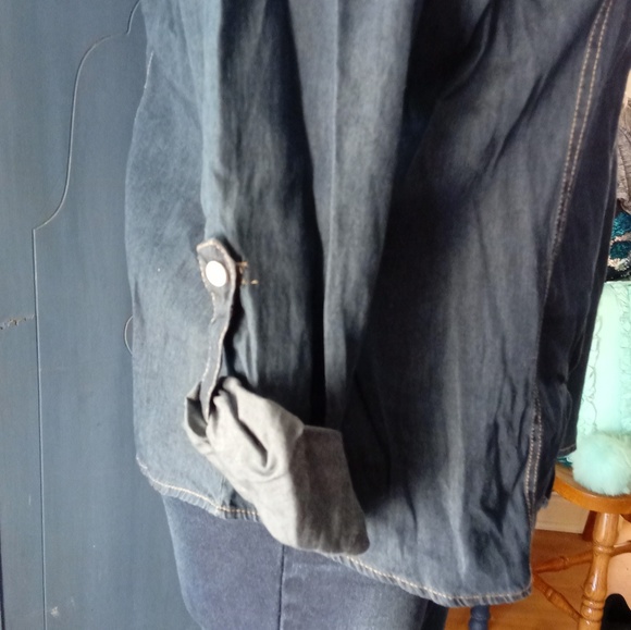 Button down top - Picture 5 of 8